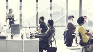 Κατώτατος μισθός: Οι νέες αμοιβές για τους εργαζόμενους με τριετίες - Αυξήσεις με παραδείγματα