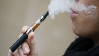 Ηλεκτρονικό τσιγάρο: Η γεύση που απειλεί περισσότερο τους πνεύμονες