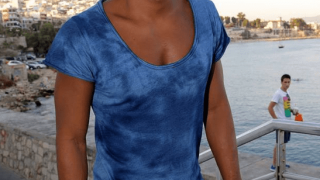 Τη σφίγγει τη γροθιά του ο Ντοσεβί; (pic)