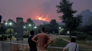 Πελοπόννησος: Στα νοσοκομεία με εγκαύματα και αναπνευστικά 20 πολίτες και τέσσερις πυροσβέστες