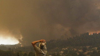 Καίγονται σπίτια και αστυνομικός ειρωνεύεται: «Θα κάνουμε παραγγελία το αεροπλάνο»