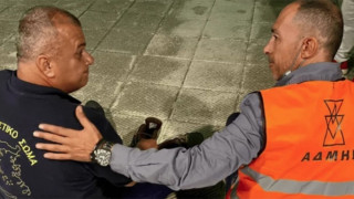 Φωτιά - Κρυονέρι: Υπάλληλος του ΑΔΜΗΕ έδωσε τα παπούτσια του σε πυροσβέστη