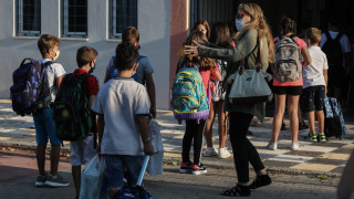 Τέλος το αυτόφωρο για εκπαιδευτικούς και γιατρούς που μηνύονται από αρνητές