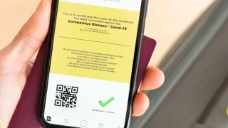 Γαλλία: Επέκταση του υποχρεωτικού εμβολισμού σε υπαλλήλους εστίασης, ψυχαγωγίας και μέσων μεταφοράς