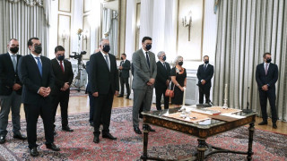 Ανασχηματισμός: Η γκρίνια των βουλευτών, η χαμένη επικοινωνιακή μάχη και τα αντιφατικά μηνύματα