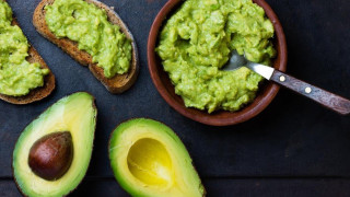 Το φρούτο που διώχνει το λίπος από την κοιλιά – Ένα την ημέρα αρκεί