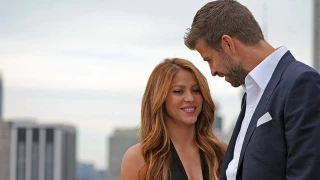 Φωτογράφος κατήγγειλε επίθεση από τον... τραυματισμένο Πικέ που έκανε σέρφινγκ!