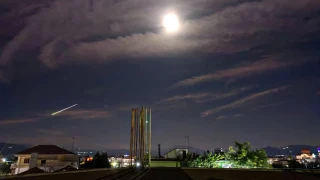 Έγινε η νύχτα μέρα στην Αττική από πτώση μετεώρου (vid)