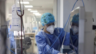 Η τελευταία φάση της πανδημίας απειλεί την Ελλάδα όσο καμία από τις προηγούμενες