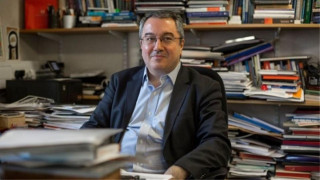 Εμβόλια: Τρόλαρε μέσω… iPhone 13 τους αντιεμβολιαστές ο Μόσιαλος!