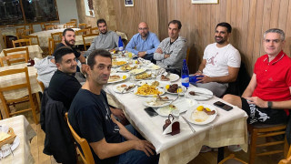 Οικογενειακό δείπνο στον Άρη πριν το πρώτο τζάμπολ