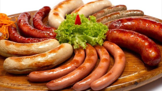 Επεξεργασμένο κρέας: Το φυτικό συστατικό που θα ξανακάνει τα λουκάνικα υγιεινά
