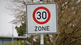 «Όραμα μηδενικών απωλειών»: Ψηφίστηκε όριο 30 χλμ./ώρα μέσα στις πόλεις!