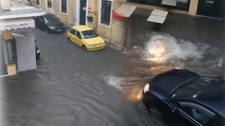 Η «Αθηνά» σαρώνει και αφήνει «πληγές» πίσω της, απ' όπου περνάει