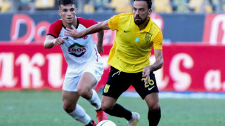 Βγάζει κι άλλους απ' τον… πάγο