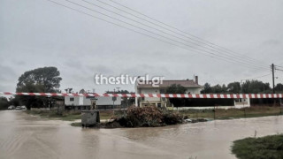 Xαλκιδική: Yπερχείλισε το ρέμα που διασχίζει την Ολυμπιάδα-Απεγκλωβισμός 55χρονου