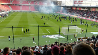 Διεκόπη το ντέρμπι Σπαρτάκ Τρνάβα-Σλόβαν Μπρατισλάβας λόγω επεισοδίων