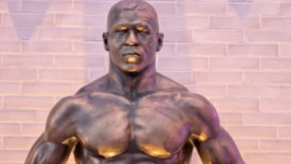 Εφιαλτική απομίμηση σε άγαλμα του Μάικ Τάισον!