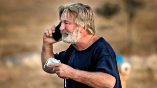 Άλεκ Μπάλντουιν: Τι αποφάσισε το δικαστήριο και γιατί ξέσπασε σε κλάματα (vid)