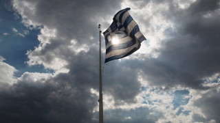 Ιερισσός Χαλκιδικής: Ελληνική σημαία κυματίζει σε γερανό 15 μέτρων