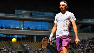 Ο Τσιτσιπάς «μπουστάρει» το χαμένο ηθικό της Εθνικής: «Θα το πάρουμε παιδιά, το κεφάλι ψηλά»