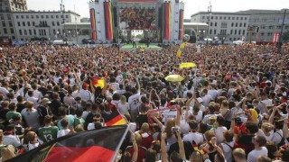 Ανάπτυξη ένα χρόνο μετά το Μουντιάλ