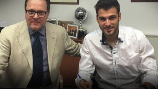 Επέκταση συμβολαίου για Καρνέζη