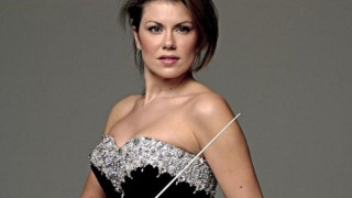 Μανωλίδου για δήλωση Άδωνι περί ιερόδουλων: Τι έγινε κορίτσια; Σας έτσουξε; 