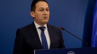 Πέτσας για εξαίρεση εκκλησιών: Άλλο η πίστη, άλλο τα... ψώνια