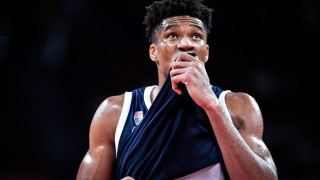 Αντετοκούνμπο: «﻿﻿Νιώθουμε περίεργα αλλά βγάζουμε το καπέλο στους Σπερς»