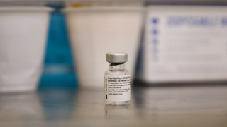 Κοζάνη: Πήγε να εμβολιαστεί και «έφυγε» με το φιαλίδιο της Pfizer