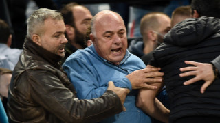 Μπέος: «Φτάνει με τους αλήτες, να διακοπεί τώρα ο αγώνας»