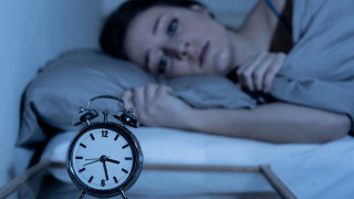 Αϋπνία: Αυτά τα σνακ μπορούν να σε στείλουν πίσω στο...κρεβάτι
