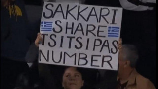 Θαυμάστρια ζήτησε το τηλέφωνο του Τσιτσιπά από την Σάκκαρη!