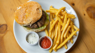 Ο λόγος που τα παιδιά τρώνε μόνο πρόχειρο φαγητό