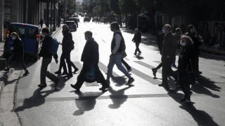 «Λένε «ναι» σε υποχρεωτικό εμβολιασμό και σκληρότερα μέτρα για ανεμβολίαστους»