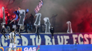 Φίλαθλος του Ατρόμητου κατευθύνθηκε στον Λουτσέσκου με πλακάτ που απεικόνιζε τον Χάρο!