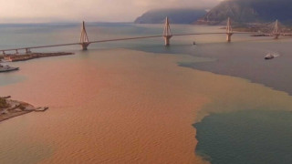 Η στιγμή που η θάλασσα στο Ρίο αλλάζει χρώμα