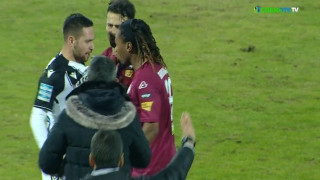 ΑΕΛ-ΠΑΟΚ: Πιάστηκαν στα χέρια - Η σύρραξη στο τέλος του αγώνα