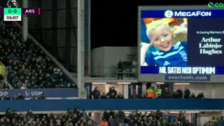 Ανατριχίλα: Όρθιο το Γκούντισον Παρκ για τον μικρό μαχητή της Έβερτον