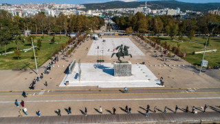 Θεσσαλονίκη: Επεισόδιο με αντιεμβολίαστη στο δημαρχείο Θερμαϊκού - «Δεν υπάρχει σύνταγμα»