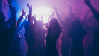 Επίθεση Καπραβέλου στους διοργανωτές κορωνοπάρτι: «Είναι λεβεντοκόπανοι»