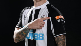 Τρίπιερ: Αντί για το σήμα της Νιουκάστλ έδειξε τη μασχάλη του