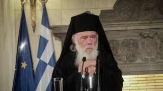 Αρχιεπίσκοπος Ιερώνυμος: «Ολοι να σπεύσουν να κάνουν το εμβόλιο»