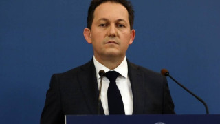 Ο Πέτσας προανάγγειλε επέκταση της υποχρεωτικότητας εμβολιασμού στους 50+