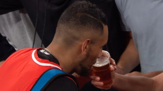 Επικός Κύργιος: Νίκησε και ήπιε μπύρα από θεατή