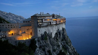 Άγιο Όρος: Εγκλωβίστηκε, διασώθηκε και... συνελήφθη