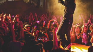 Ρίχ’ το Ηλία! Κατεδαφίζεται το τελευταίο μπουζουκτσίδικο των Τρικάλων