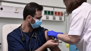 Στην πρώτη γραμμή κινδύνου οι ανεμβολίαστοι, τι ισχύει με το πιστοποιητικό