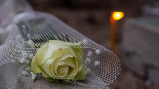 Λουλούδια στο σημείο που δολοφονήθηκε ο Άλκης άφησε ο Ζέρβας